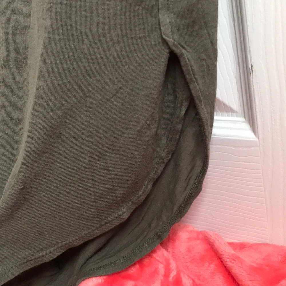 Basic Scoop Neck Tee - Picture 2 of 3